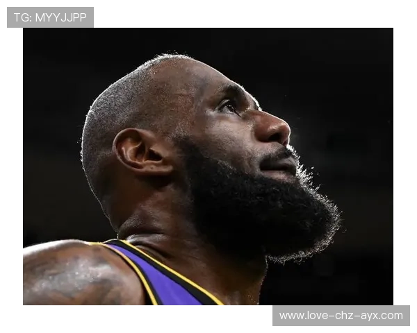 詹姆斯与本地教练合作开展夏令营，报名火爆