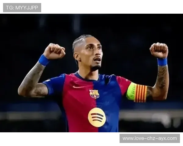 拉菲尼亚边路冲刺+传中训练，任意球点位也在练