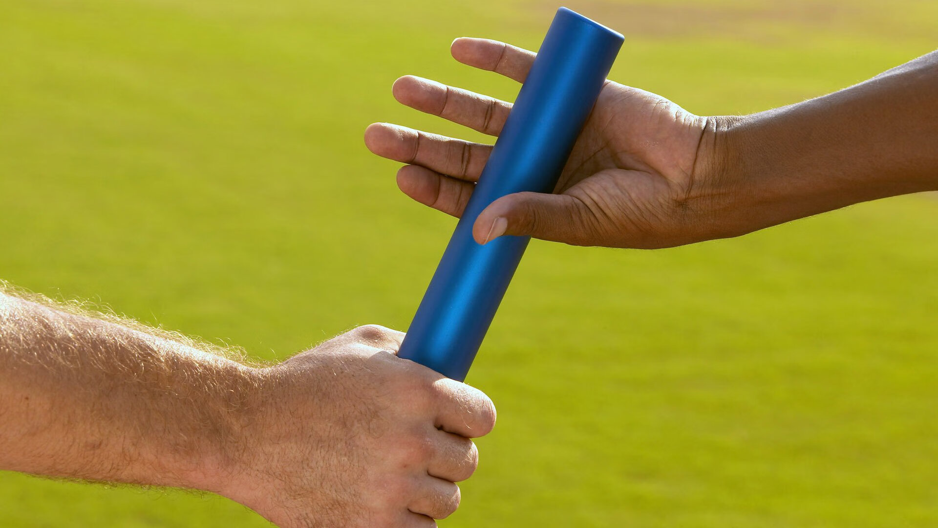 _轨迹艺术赛:运动员用身体动作绘制精彩线路_,运动员线条画