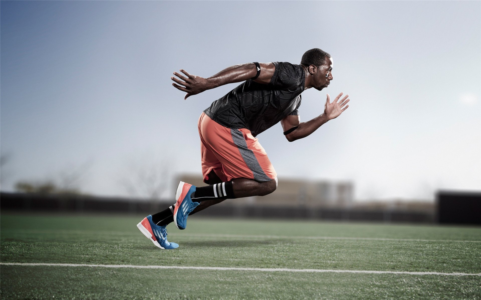 _轨迹艺术赛:运动员用身体动作绘制精彩线路_,运动员线条画